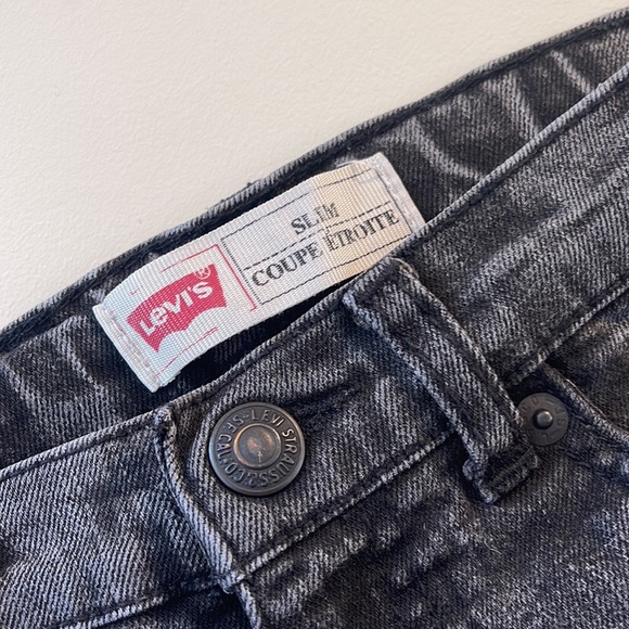 Kids Size 4 Levi’s jeans in black - Picture 2 of 4